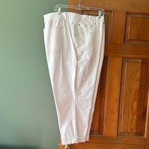 Women’s white capri pants